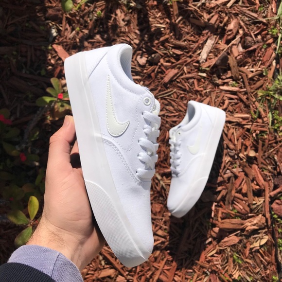 nike sb charge canvas white 